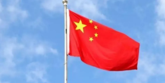 菲律宾出来回应了！在我们拖船就位之后，菲海军发言人特立尼达表示，海军星期一（25