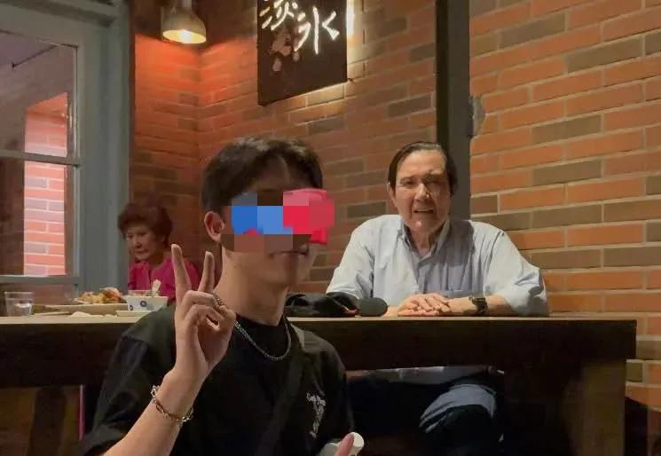 马英九现身新北淡水喝咖啡，意外为蓝营拉抬角逐声量？马英九在9月8日晚现身新北淡水