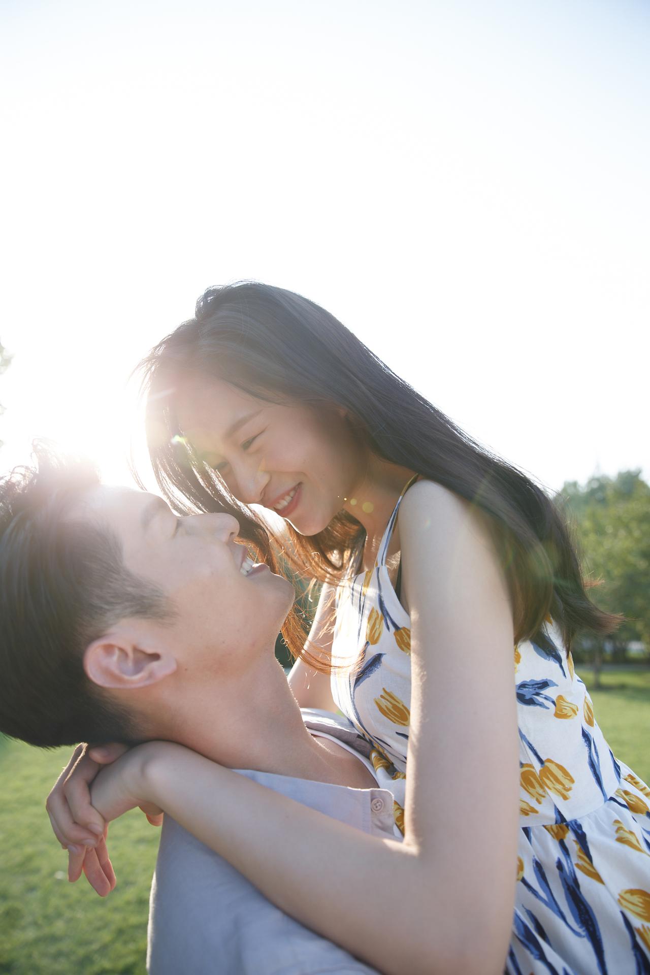 告诉女人一个很扎心的真相：如果有一个男人，说你对他很重要，却没半点行动，这话听