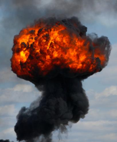 现在全世界有这么几个国家被架在火上烤当下国际舞台上，不少国家正站在进退两难的十