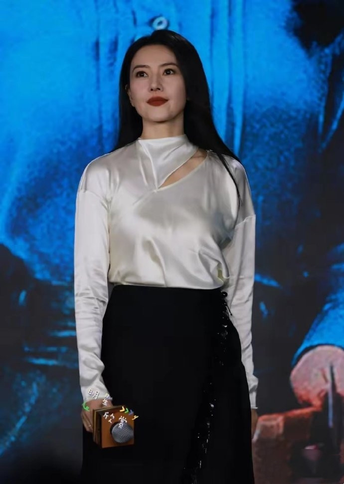 40多岁的高圆圆已经这样子，哎，自古美人叹迟暮啊