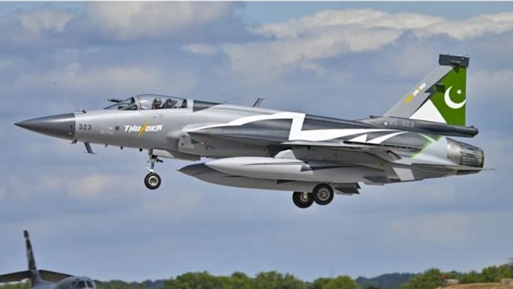 凌晨炸穿喀布尔！巴军一击定局，塔利班几小时就求和，66万对17万差距太恐怖。