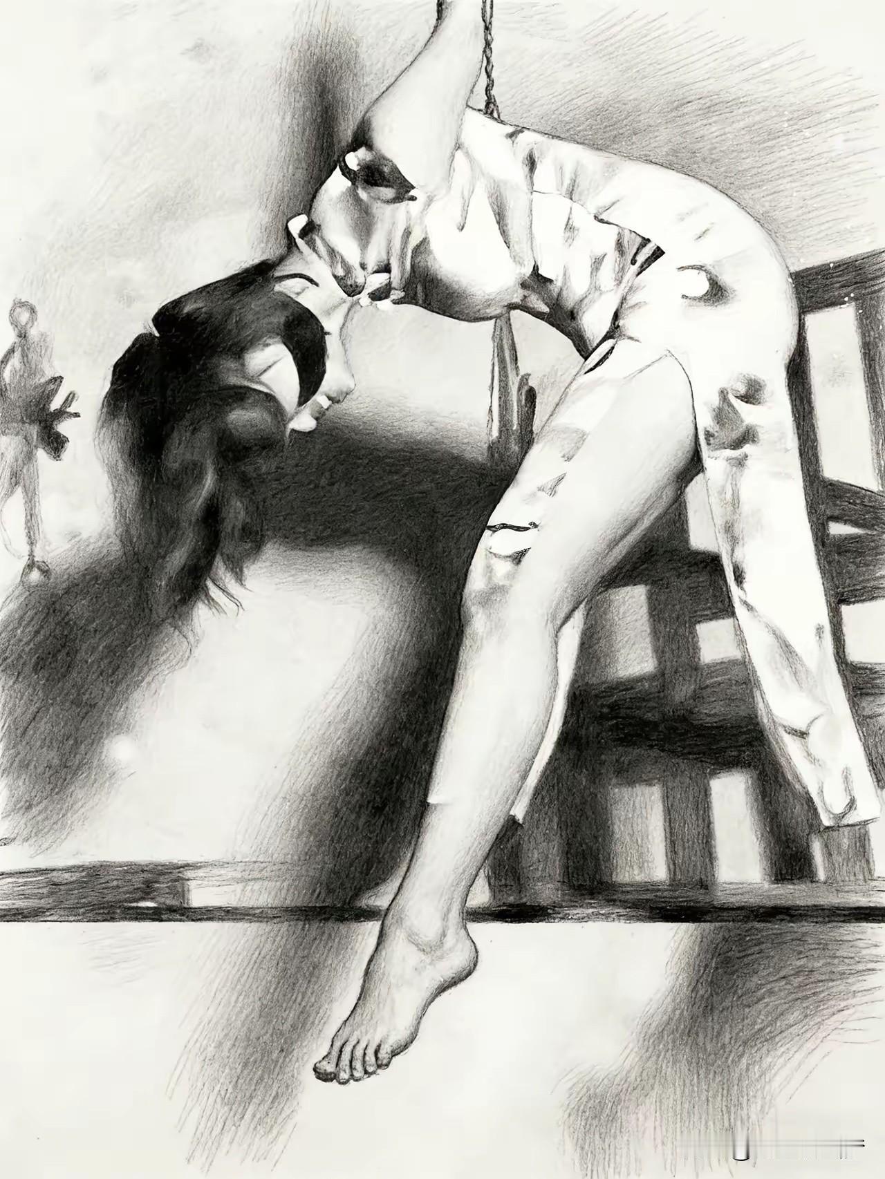 别划走！这22岁的姑娘，得记住她——陈志卿。叛徒咬了一口，她被扔进了牢里。吊