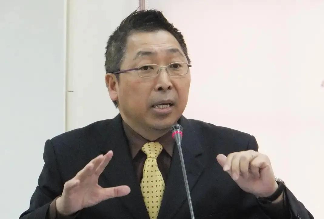 台湾名嘴唐湘龙说：赖清德要窜访斯威士兰，行程都订好了4月22日-27日。却因为塞