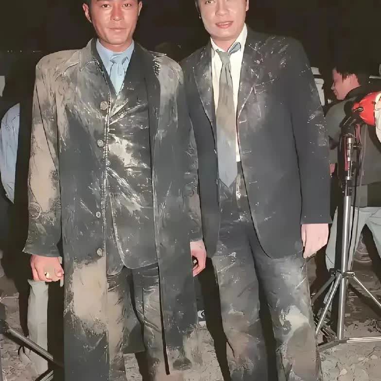 左边的是古天乐，右边的是谁呀，有没有人认识的？