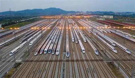 中国为什么执意要发展高铁，而不是廉价航空？因为中国在做一个赌注，赌得就是你用电，
