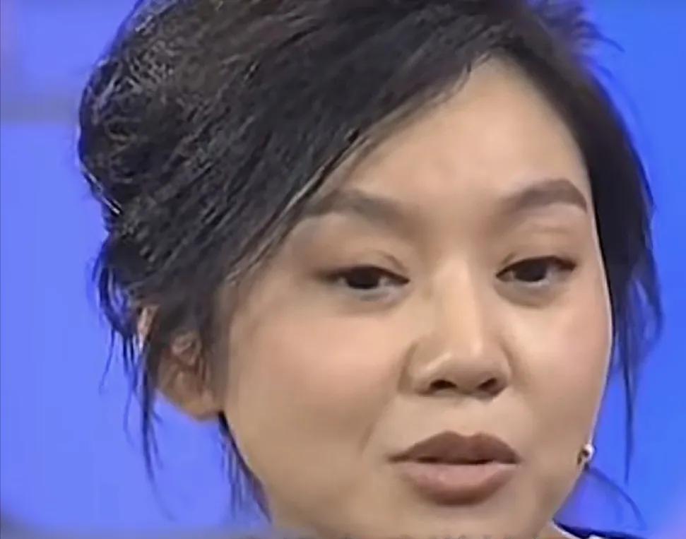 闫妮：“我妈在我学校门口，人家一对父母是在批评她自己的孩子，我妈也没看清，我妈以