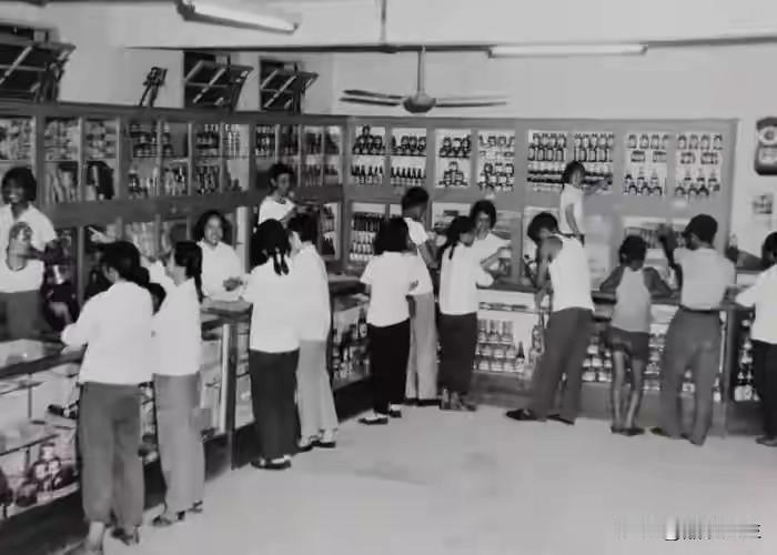 80年安置的供销社工作被抢，我选择了另一个岗位，多年后让他羡慕不已。我的父亲出