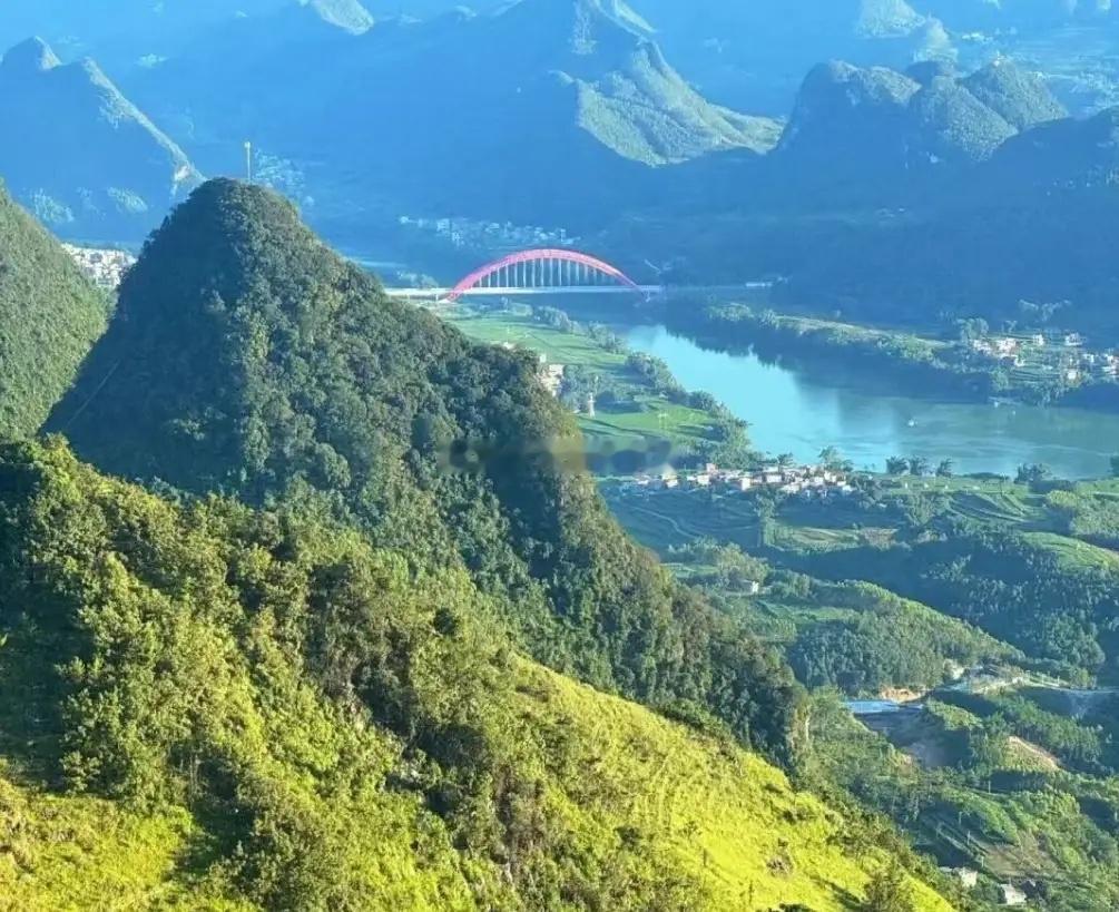 有色金属龙头：1、贵金属：黄金、白银个股：紫金矿业、山东黄金、赤峰黄金、中金黄