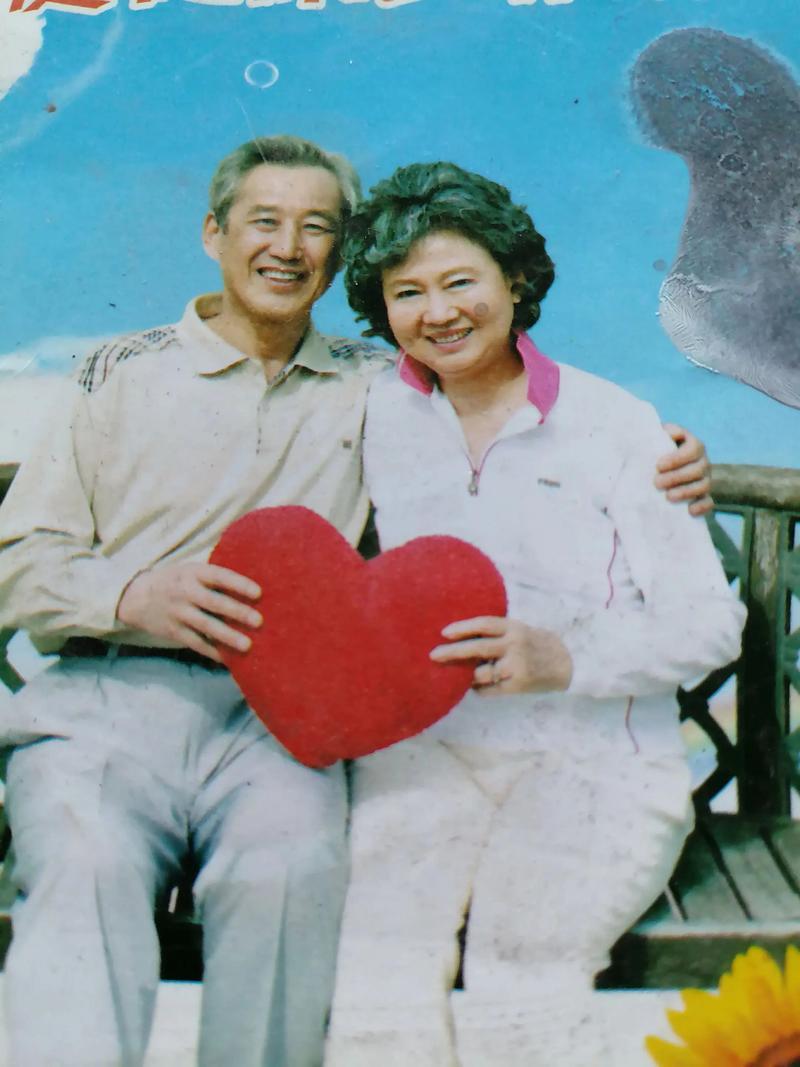 一转眼就到了输不起的年龄，不想老也老了，虽然不甘心也妥协了，曾经的一句会好的，撑