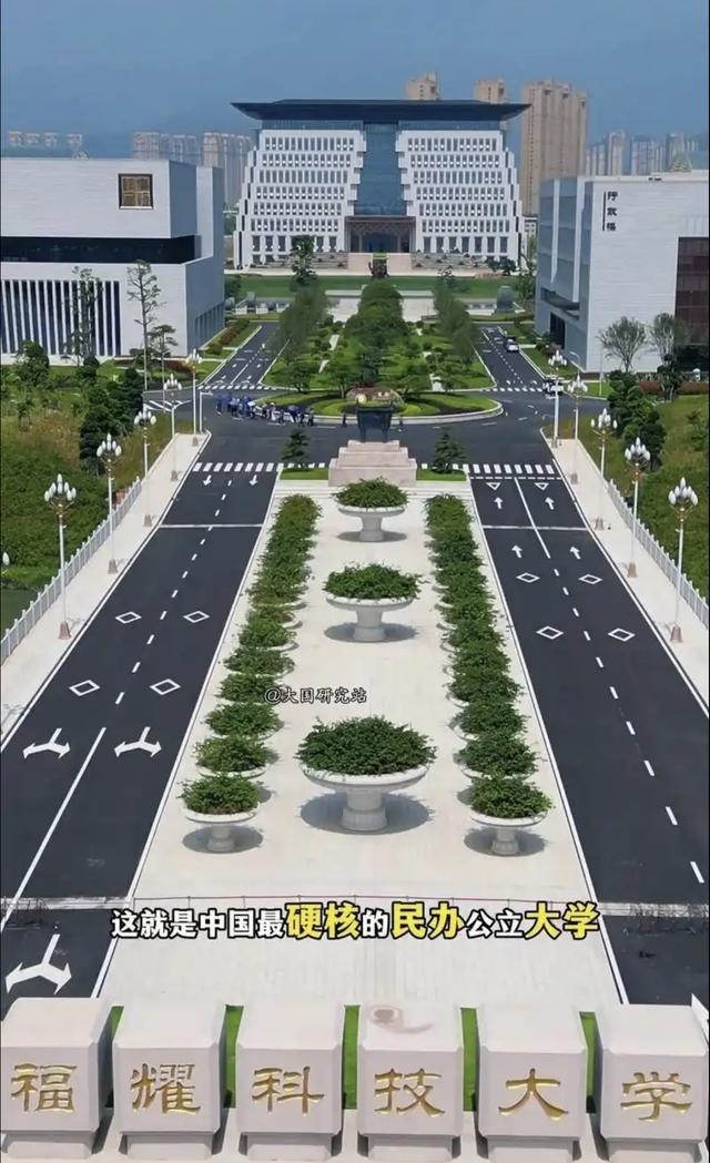 福耀科大今年扩招到100人，比去年翻了一番。但很多人还是不理解：一所设计容量1.