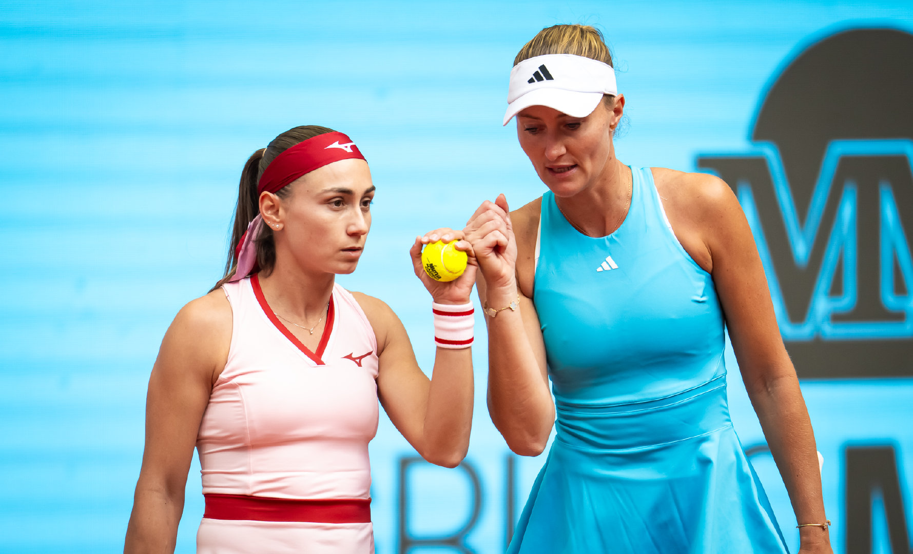 WTA1000马德里站双打半决赛对阵👀西格蒙德/兹沃娜列娃vs安德列娃/施