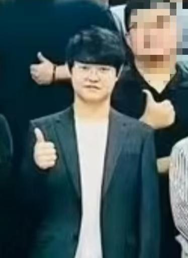 这是杀害赴韩拿毕业证女生的凶手照片，30多岁的男子，面露凶相，是中国人朝鲜族的，