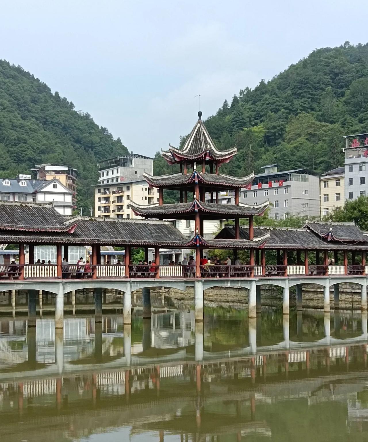 花坪之行（28）有人问我，为什么不买避暑房，我的回答是，买了避暑房，每年都去一