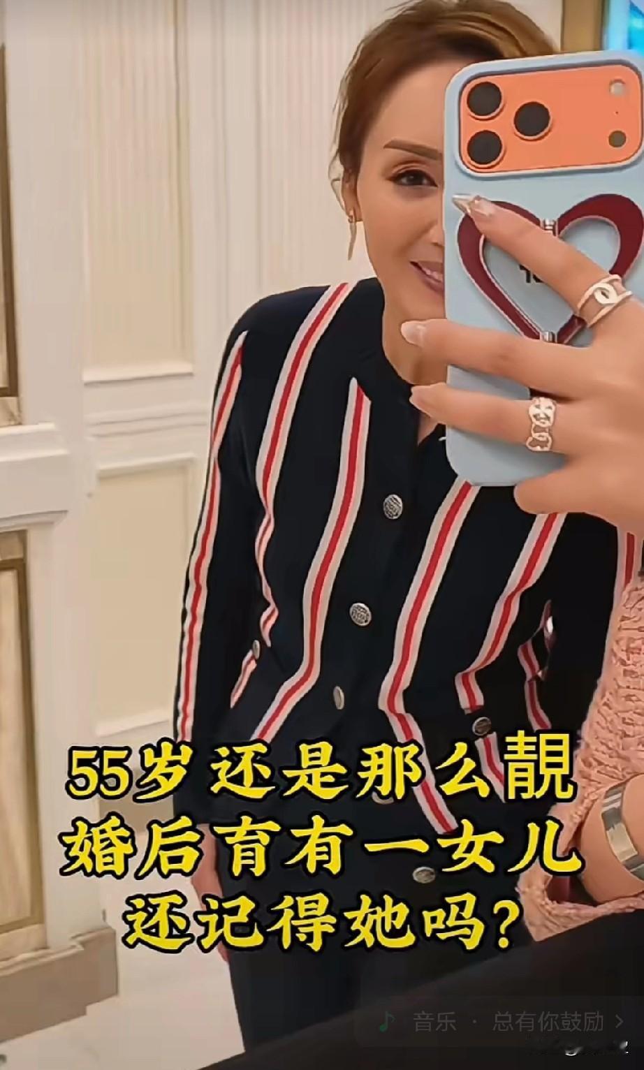 55岁还是那么靓，婚后育有儿女还记得她吗？她是TVB出身顶级豪门的当红花