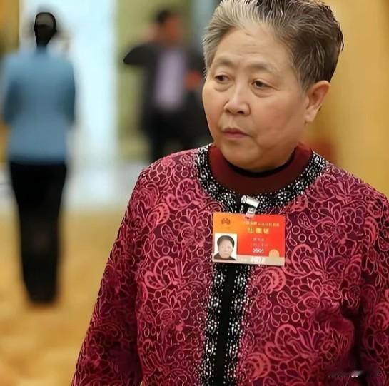 陶华碧79岁坐镇，说明老干妈的传承制度是失败的！2014年，67岁的陶华碧把股权