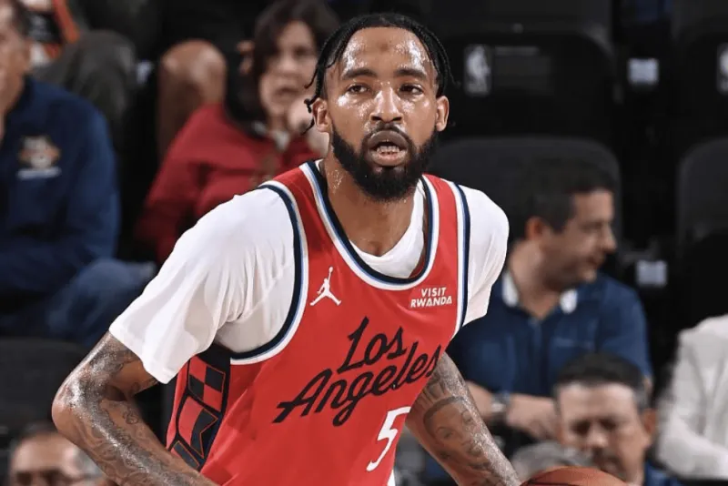 今日，薪资专家YossiGozlan谈到了快船球员小德里克-琼斯的续约前景。