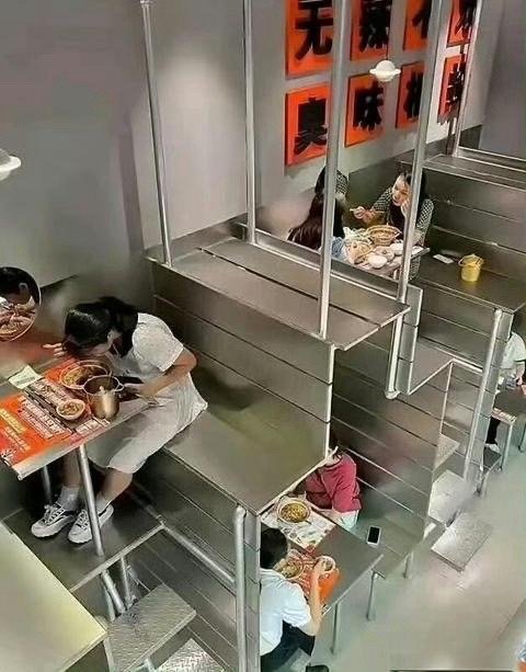 这种餐厅是AI出来的，还是真的有这种餐厅？​​​