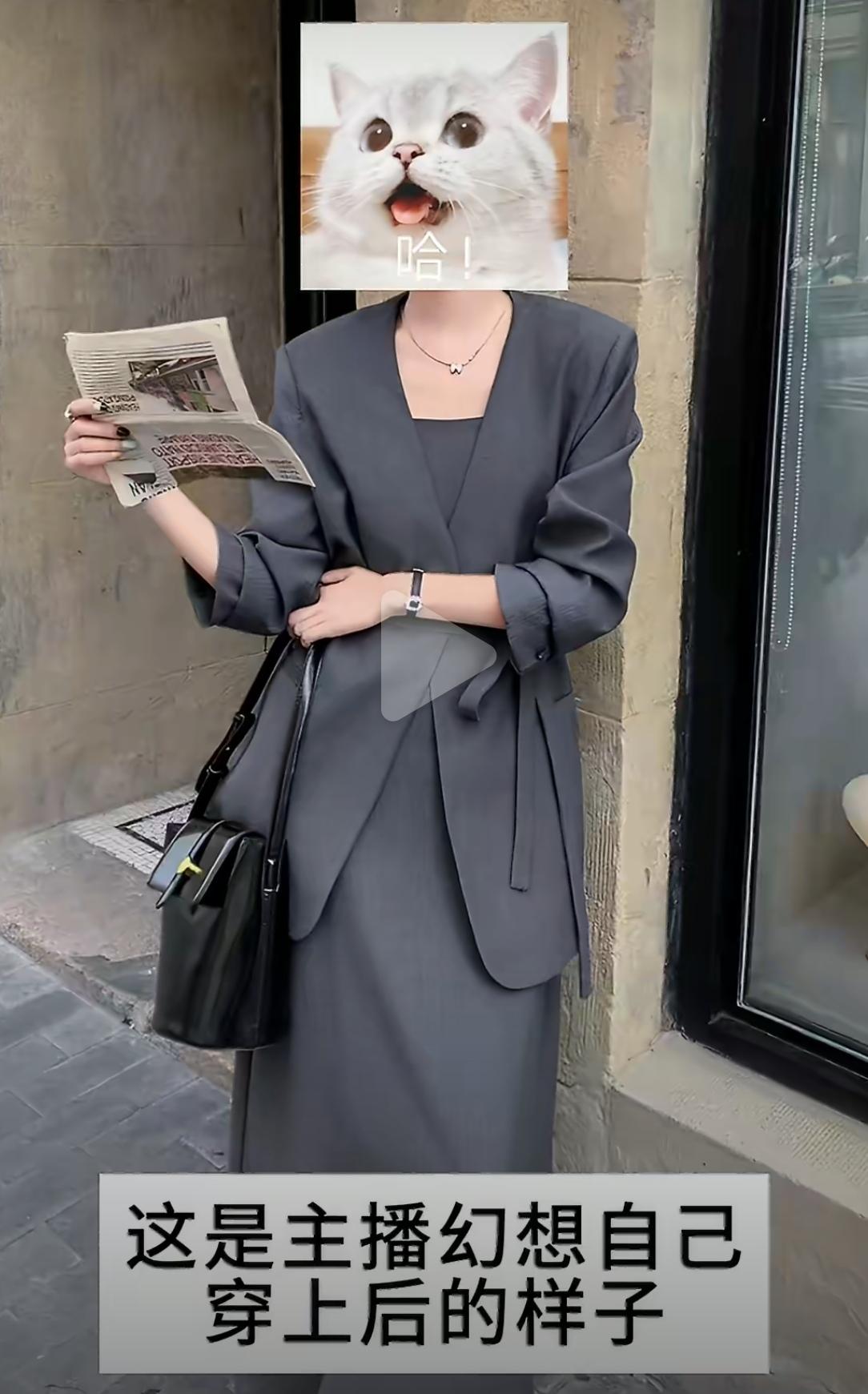 主播对着镜头挑了半天的衣服，比颜色、比尺码、比版型，好不容易下定决心下单。结果老