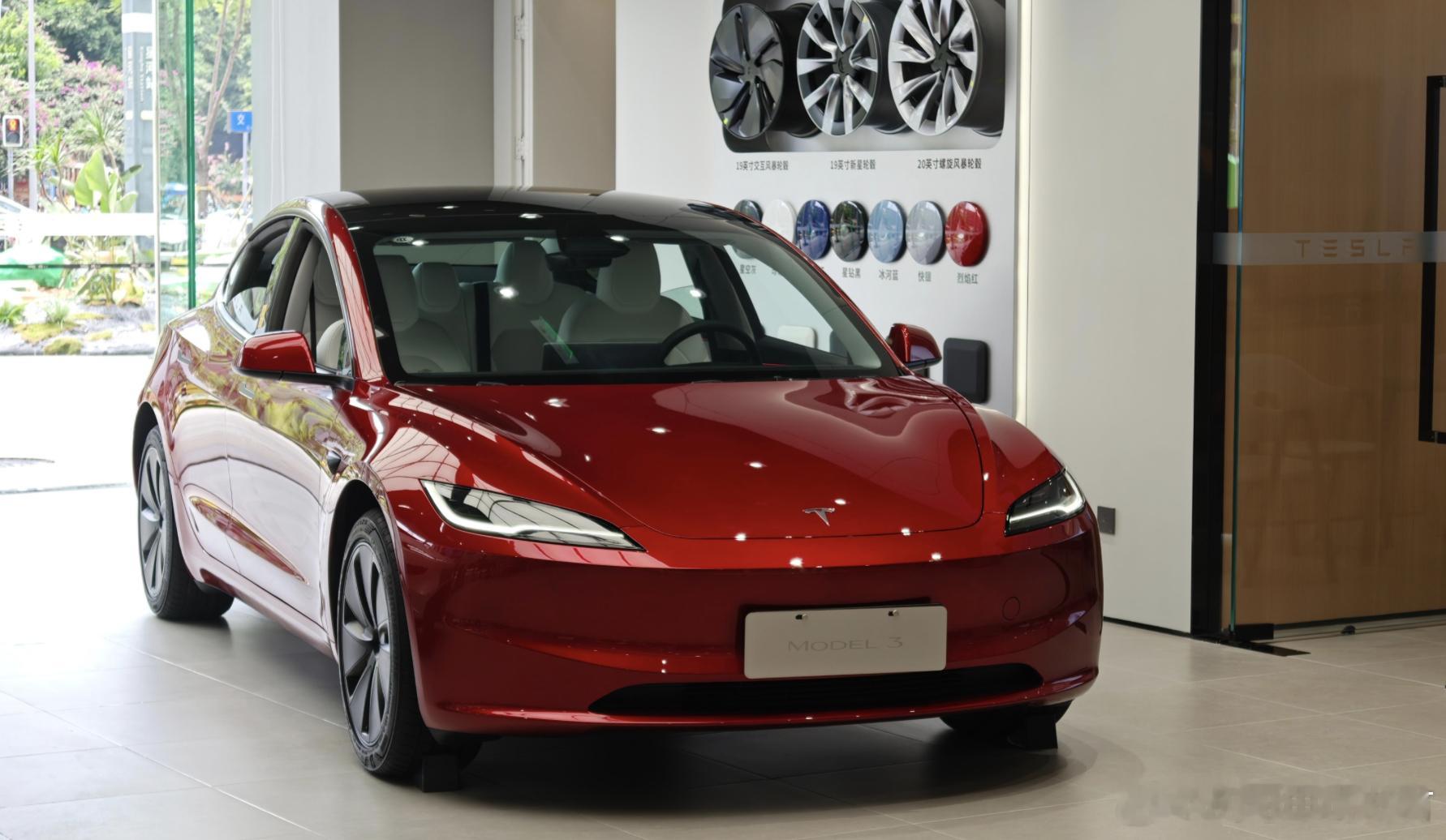 世界就是一个草台班子！你看，这边懂王要日本首相搞点事情，那边又要求美国生产的特斯