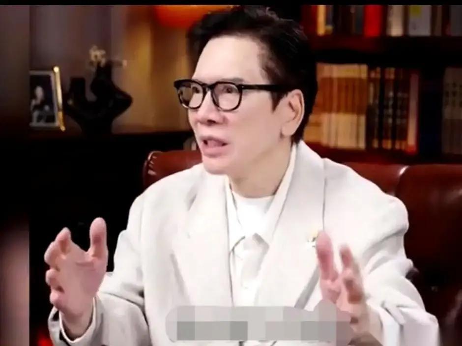 向华强76岁皮肤紧绷的秘密，不是自律。是他每年花480万，做一件违反常识的事。
