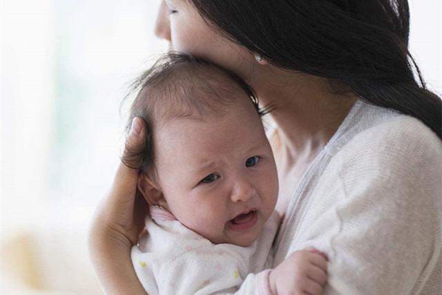 生母癌症晚期走了, 三个月大宝宝将隔壁妈妈当作亲妈, 感动众人!