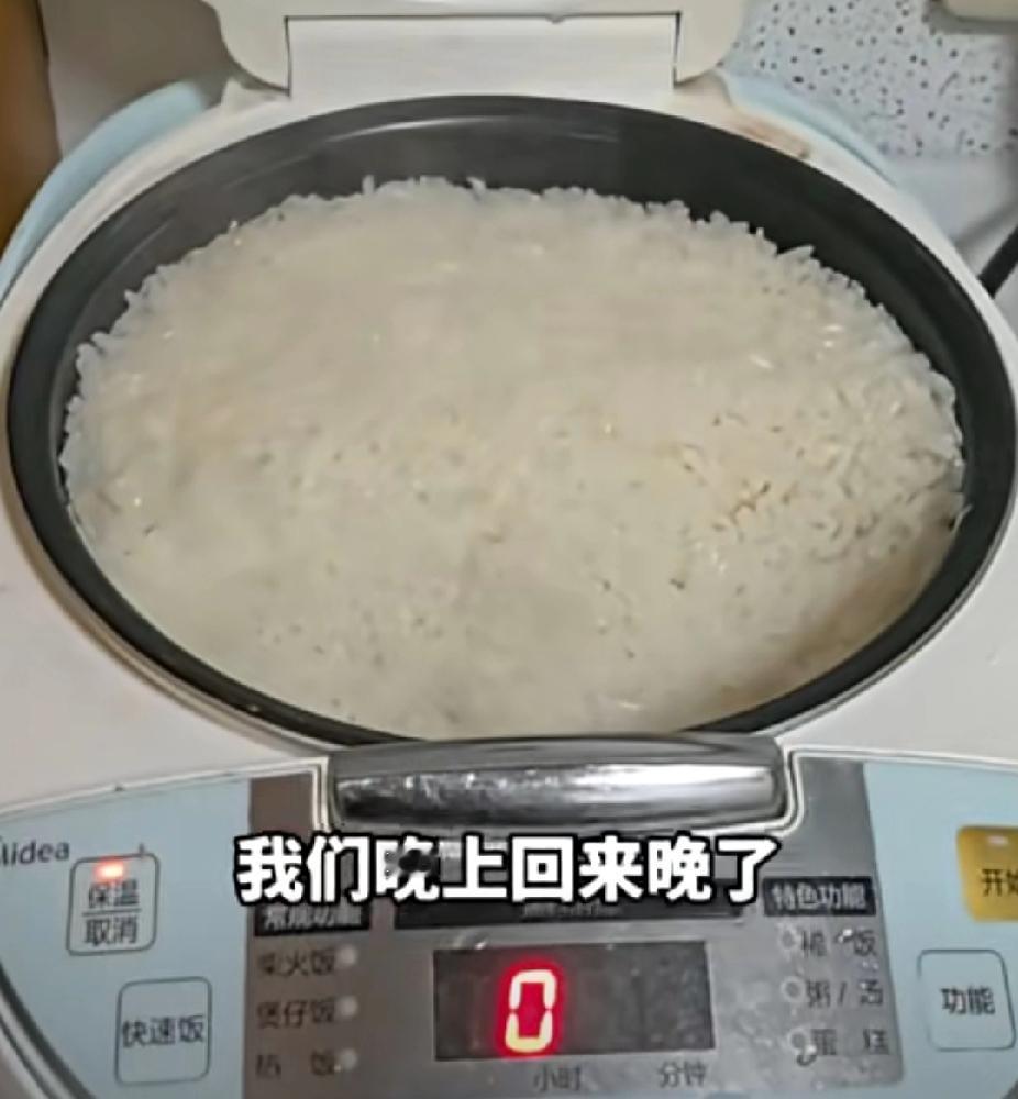 小暖女！父母有事不在家，13岁女儿独自做饭，父母下班后看到女儿做的饭惊呆了！三锅