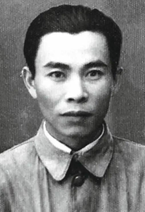 1943年，“红色交通”曾浪波接到任务，要护送陈毅要去延安，谁知两人刚动身，曾浪