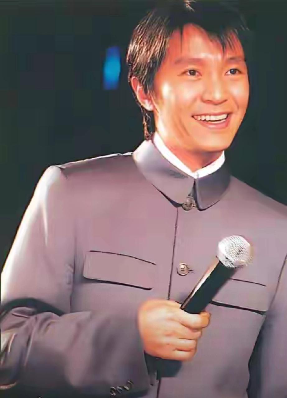 周星驰背后隐形大佬亲姐曝光！手握海外公司，坐拥3200万香港豪宅
