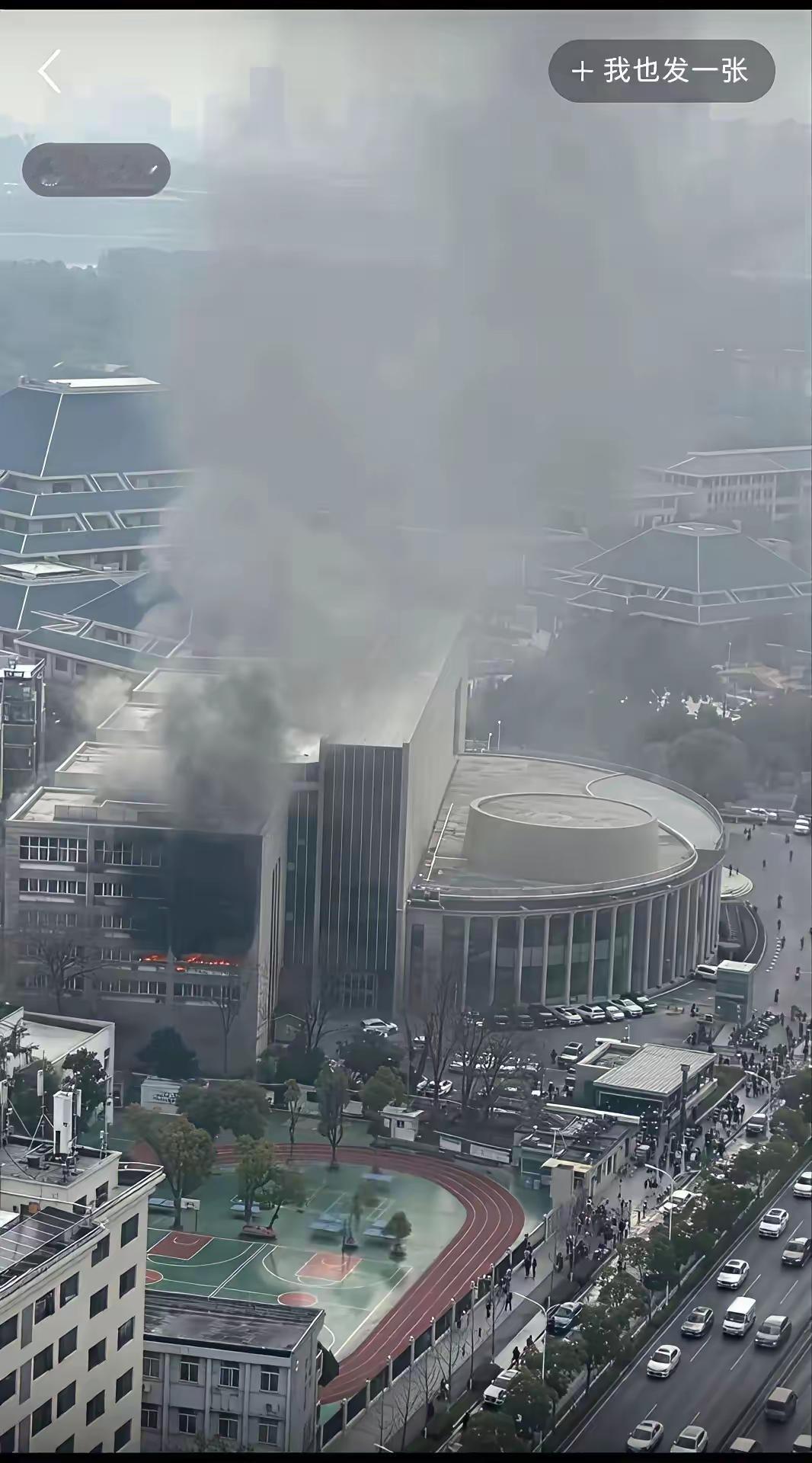 快讯快讯湖北美术馆火灾一场，烧毁了本馆所有的藏品和展厅吗？并没有！本馆的所有藏