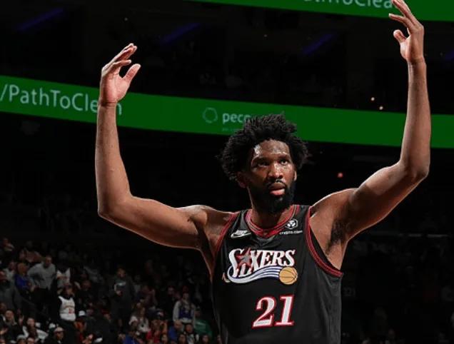 都快忘了NBA还有恩比德这号人了！感觉已经很久没见到他拿30+，今天终于又发挥