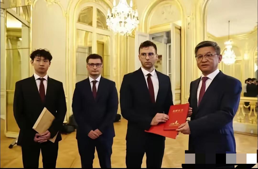 马库斯这次可能回不去了！他捐给中国的618张日军侵华暴行照片，不仅因为照片上残留
