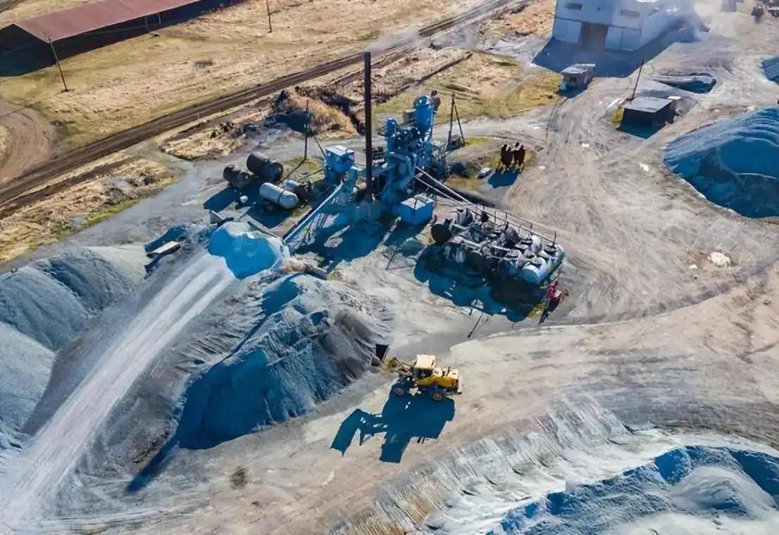 一个接一个，经济、法律、外交手段完全没用。2025年12月28日，