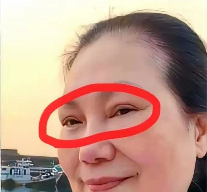 现在很怀疑，s爸压根不像她们说的那么不堪！甚至于也是一个汪小菲的过去