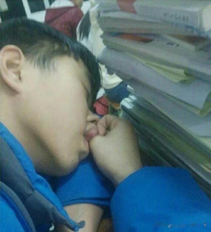 农村教师的苦并不在工作本身，而是为一群不爱学习的孩子操碎了心。都说农村老师