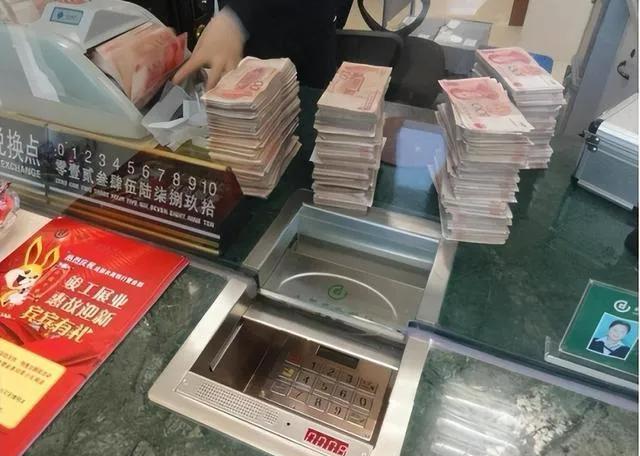 银行取钱难、受到盘问的问题，客户意见很大，要解决这个问题需要从多个方面入手。细