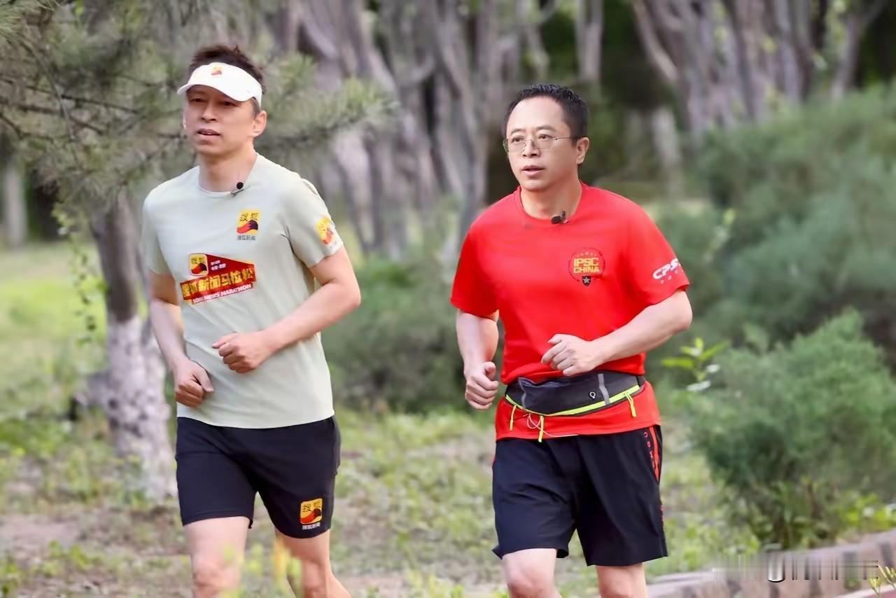 张朝阳、周鸿炜、王石，三个大佬都已经财富自由，事业有成，身体倍儿棒，有钱又有闲