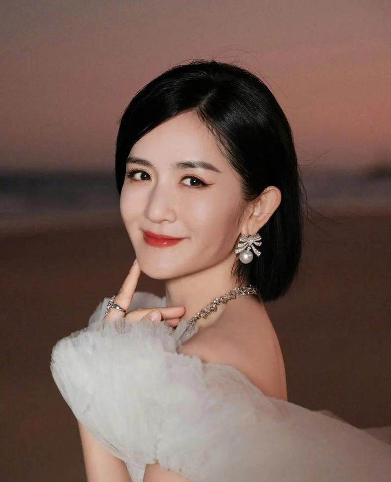 谢娜没要一分钱，国家却给了她家公司1600万。不是她慈善，是她把流量变成政策筹