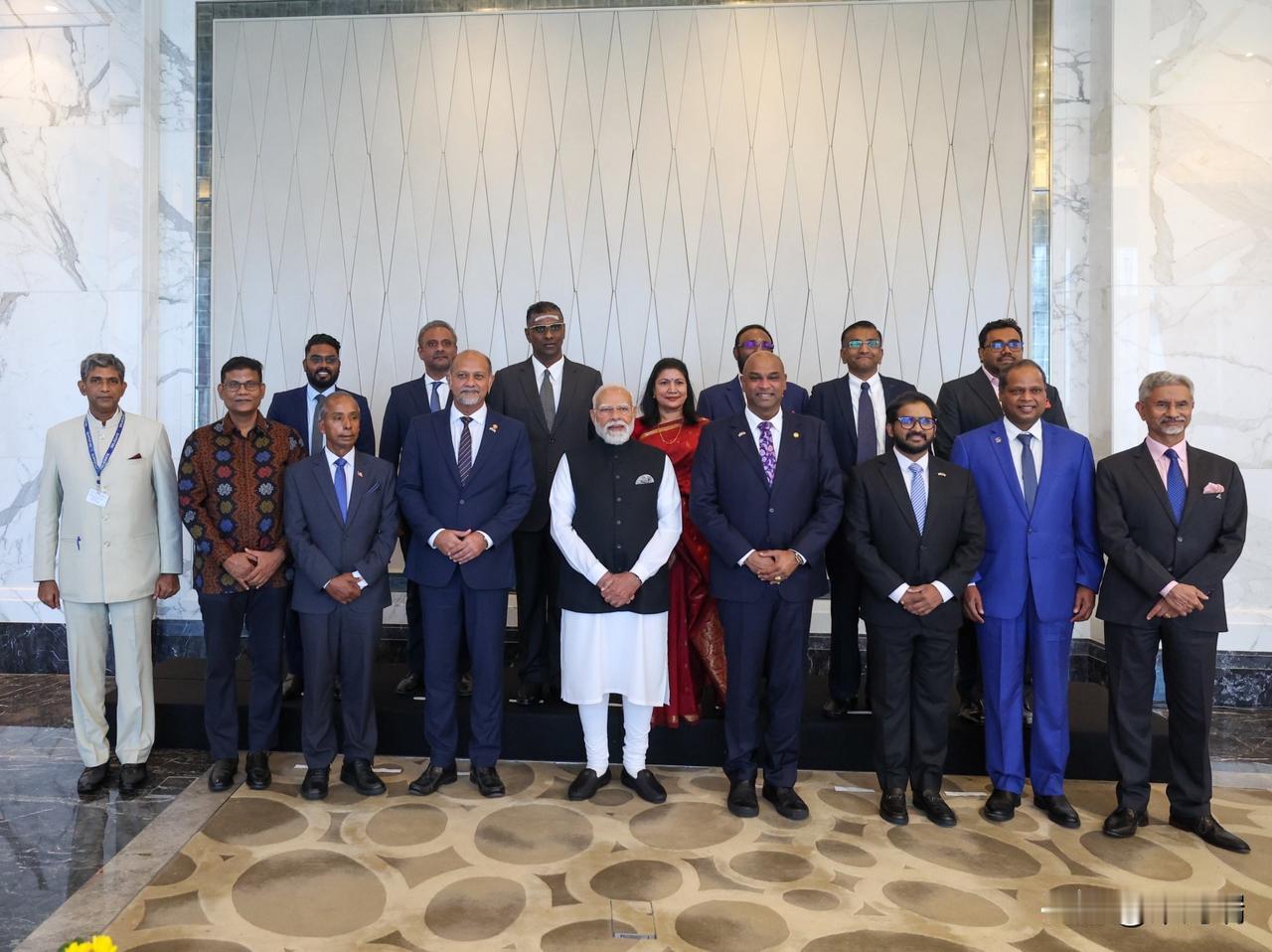 这张照片是印度总理纳伦德拉·莫迪（NarendraModi）在吉隆坡与印度裔人