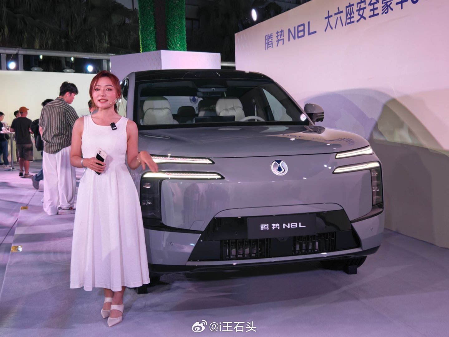 全新腾势N8L正式亮相，定位为家庭六座旗舰SUV，采用2+2+2的六座布局，这款