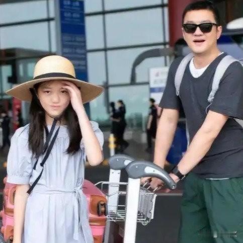 向太力挺李亚鹏！带货争议缠身，却被夸“最称职爸爸”，真相太戳心！向太突然为