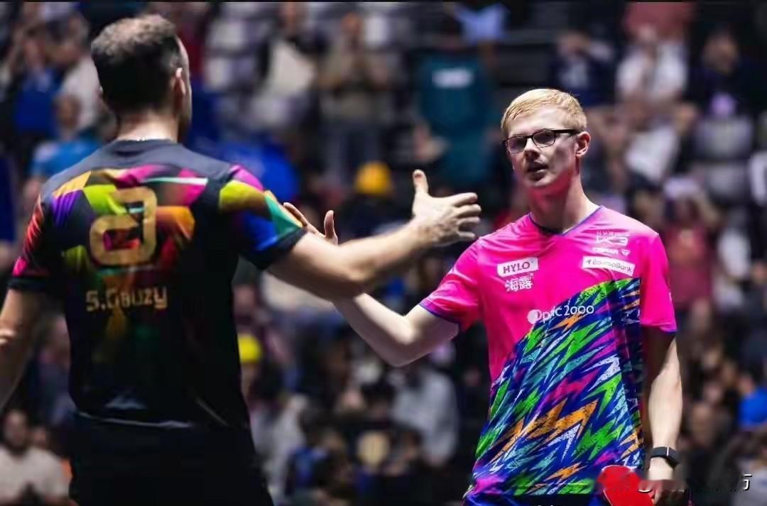 WTT蒙彼利埃冠军赛1/8决赛一场法国队的德比战,小勒布伦苦战五局被队友西蒙·高