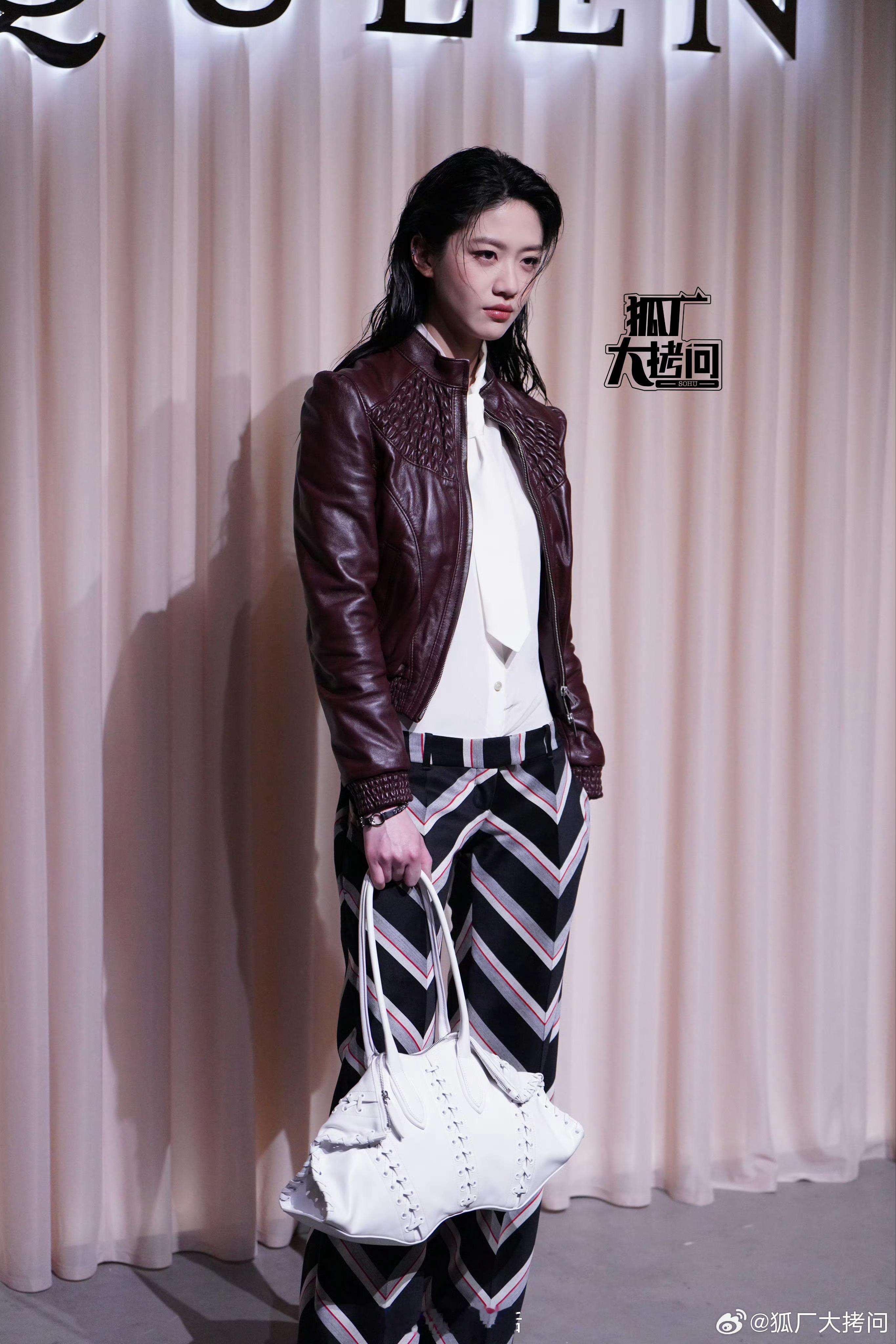 向涵之现在又酷又飒，辨识度比之前高太多了，找对赛道后提升很快，内娱95🌸酷飒g