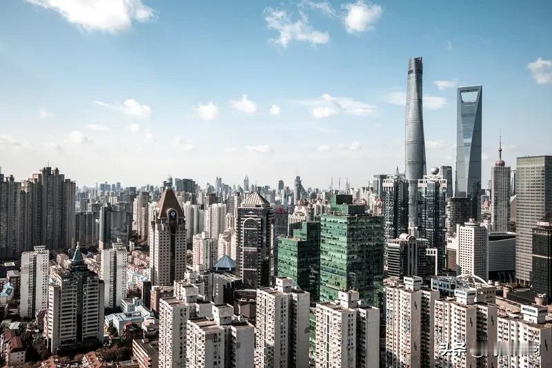 最近大家都在讨论房价是不是开始止跌回升了。就拿上海来说，之前上海房价成了热点，部