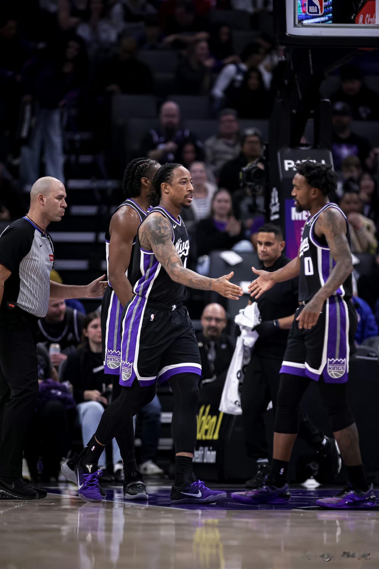 这两太馋人了！快船队赶紧行动！今天，主场作战的国王队通过加时赛以117-11