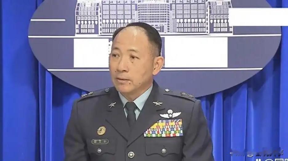 坐不住了！岛内中将表态！来自岛内媒体29日报道，台防务部门官员谢日升中将当天对