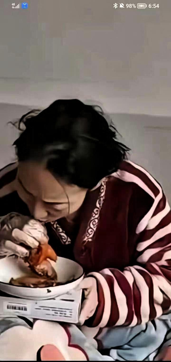 泪酸！妻子患子宫癌晚期，天天不想吃饭，靠营养针活着，突然说想吃卤猪蹄，丈夫没半分