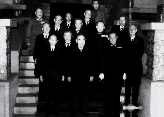 日本最奇葩的大将，率14万日军却不打仗，只开荒种地，投降时自己就把战俘营盖好了…