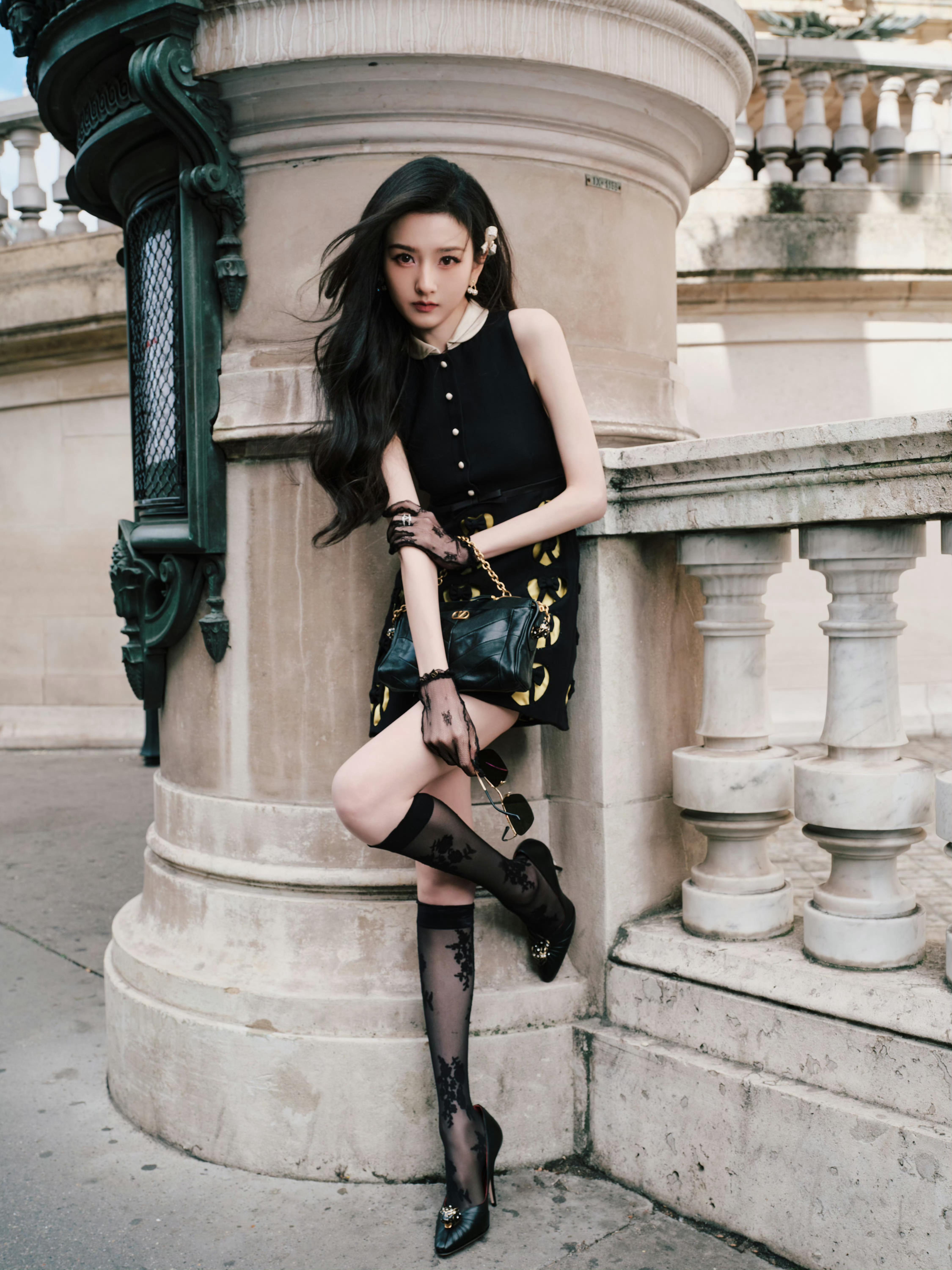 宋祖儿x碎花黑丝短袜真的好美好性感​​​