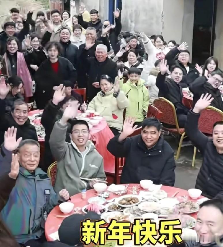 2月17日，浙江宁海103岁“功夫奶奶”过年，奶奶是张氏武术第八代传人，现在拿着